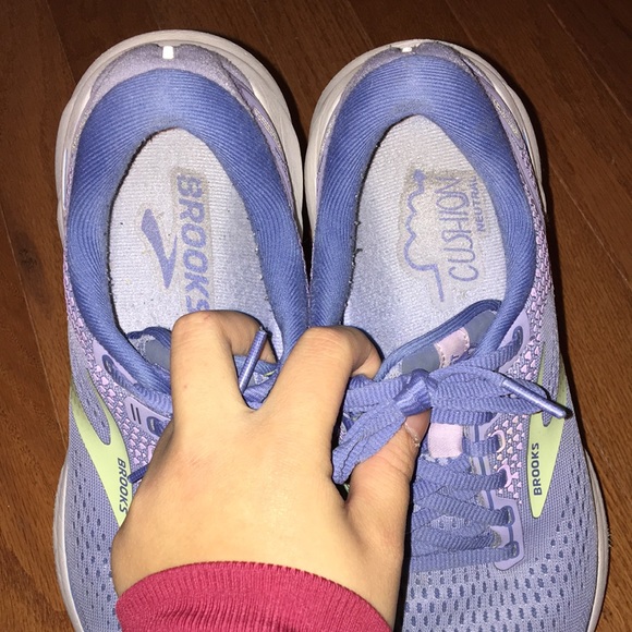 Brooks tennis shoes - Picture 10 of 11